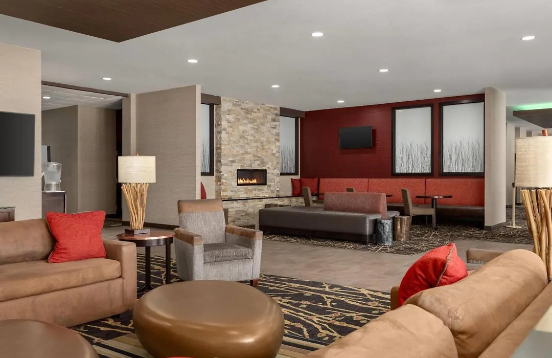 Ramada By Wyndham Grand Forks-1