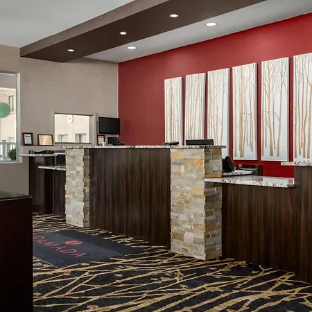 Ramada By Wyndham Grand Forks-3